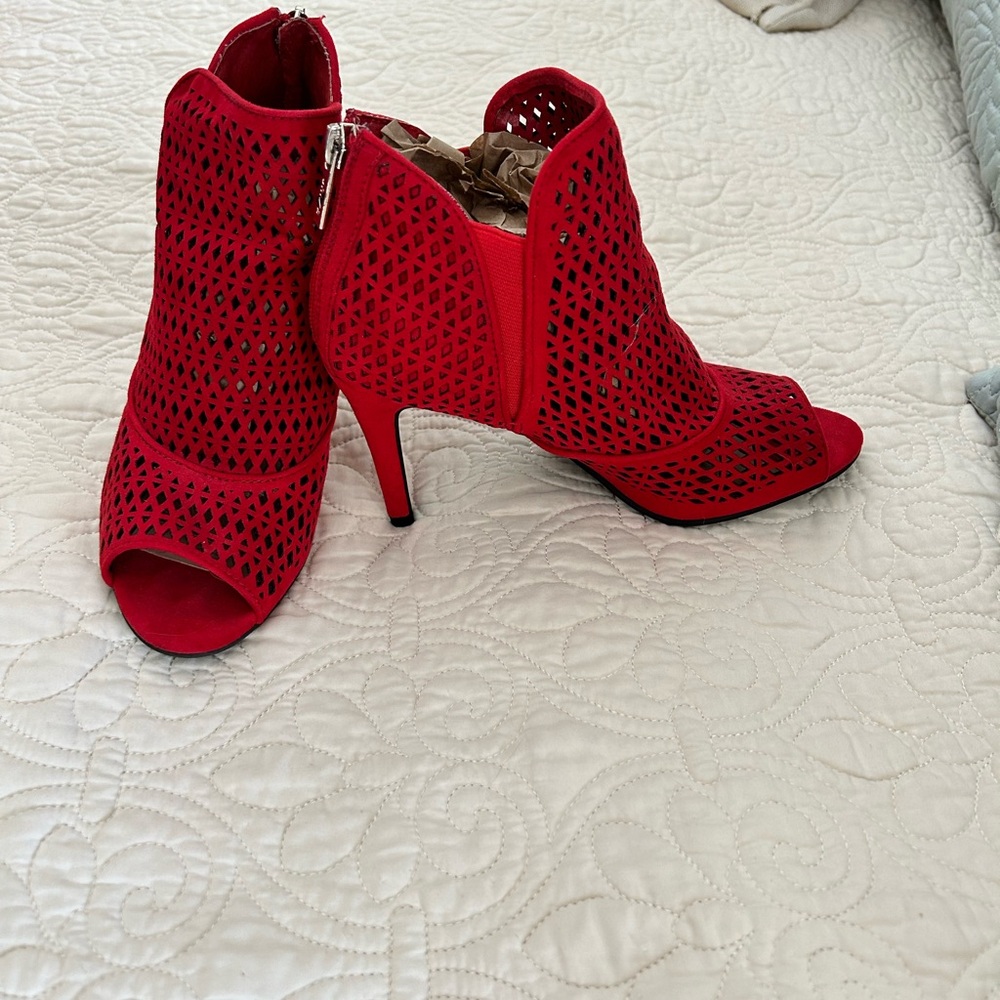 Unisa Red Cutout Heeled Booties